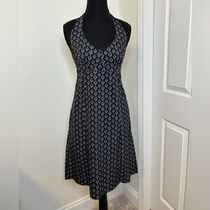 Athleta Black and White Backless Halter Dress halter ties behind neck. Size 2